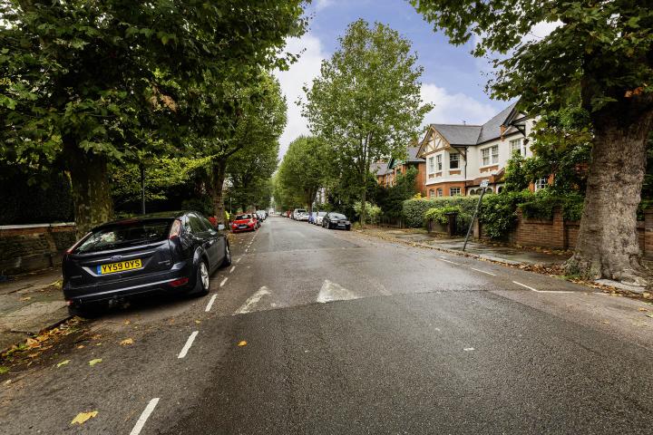 Modern Sharers Apartment Dartmouth Road, Willesden Green
